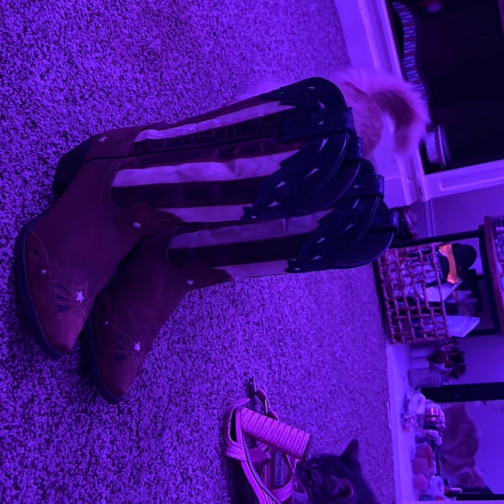 Cowgirl boots worn once